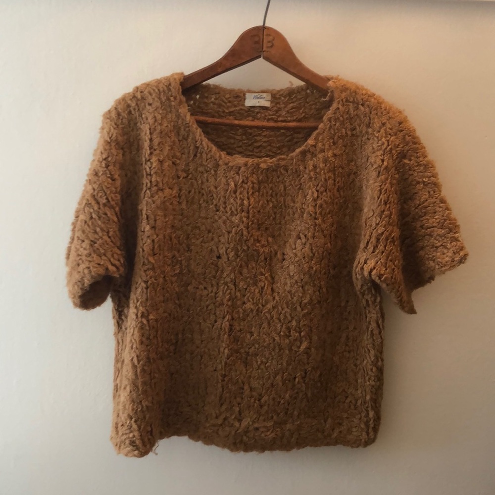 Short sleeved camel knitted sweater